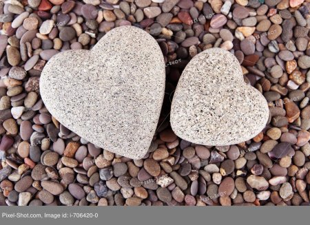 Сердце из камушков