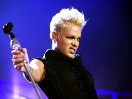 Пинк певица