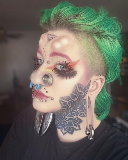 Модифицированные тату пирсинг люди