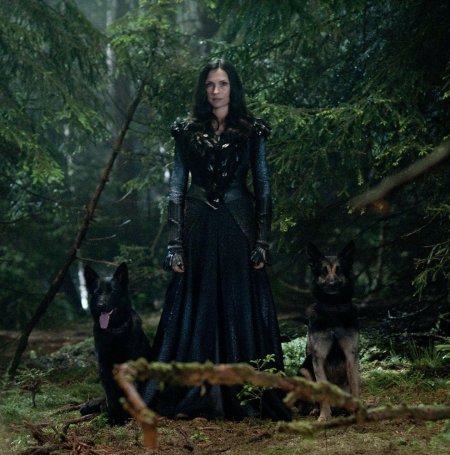 Фамке Янссен охотники на ведьм