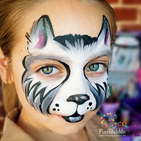 Собака с макияжем