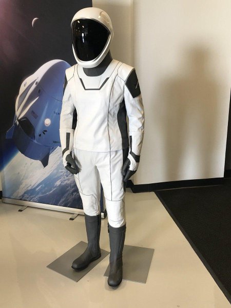 SPACEX Crew Dragon скафандр