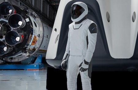 SPACEX Crew Dragon скафандр