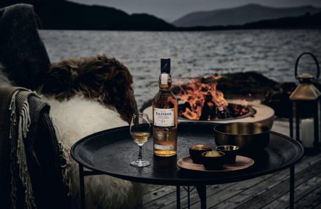 Виски на берегу моря
