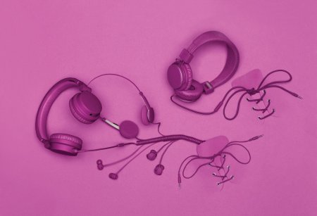 Розовые наушники