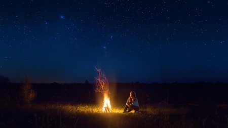 Костер ночью