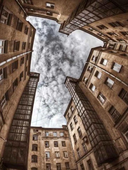 Дворы-колодцы в Санкт-Петербурге