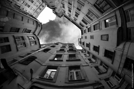 Двор колодец