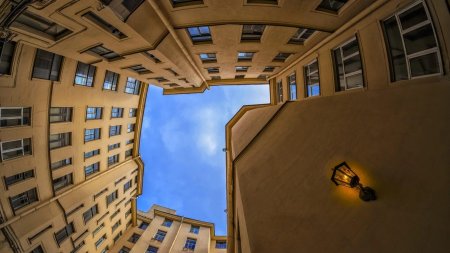 Дворы-колодцы в Санкт-Петербурге