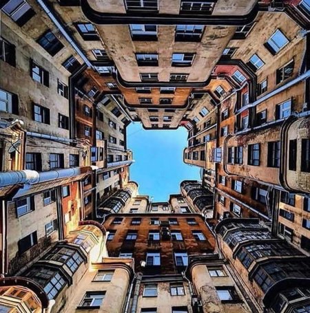 Дворы-колодцы в Санкт-Петербурге