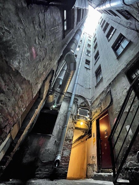 Дворы-колодцы в Санкт-Петербурге