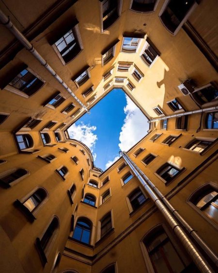 Дворы-колодцы в Санкт-Петербурге