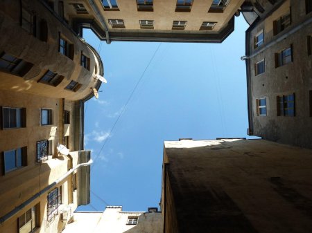 Дворы-колодцы в Санкт-Петербурге