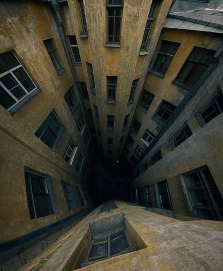Дворы-колодцы в Санкт-Петербурге