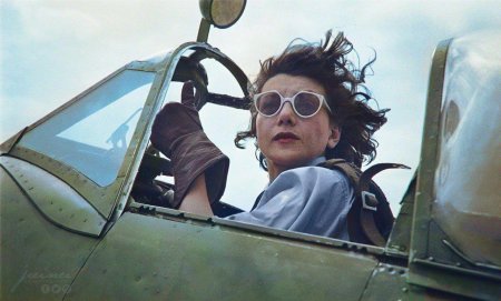 Шарлотта Харрис летчица