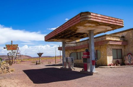 Американская заправка в пустыне