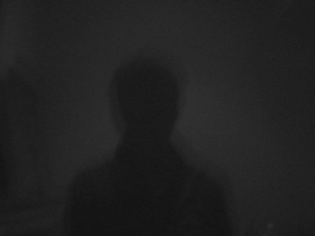 Страшный силуэт в темноте