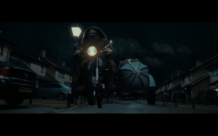 Хагрид и Гарри на мотоцикле