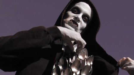 Ужасно медленный убийца с крайне неэффективным оружием фильм