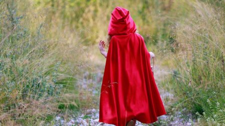 Красный плащ