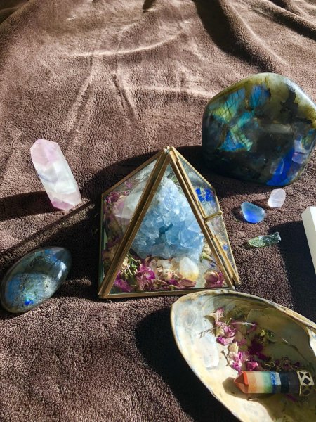 Курт драгоценный камень