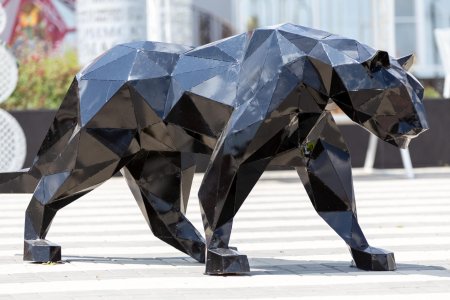 Полигональная скульптура пантеры