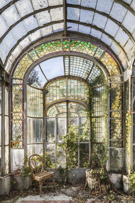 Заброшенная оранжерея зимний сад