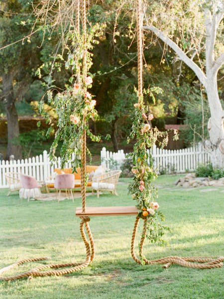 Свадебные качели