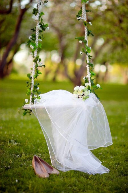 Свадебные качели