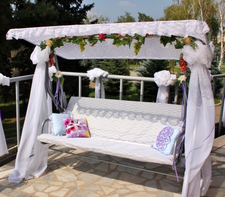 Украшение качелей