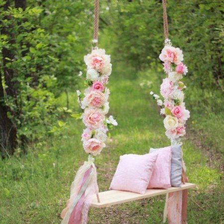 Цветочные качели