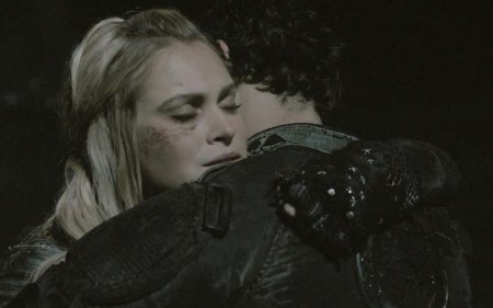 Беллами и Кларк поцелуй