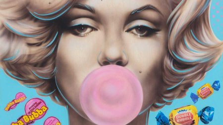 Девочка с жвачкой