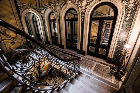 Дом купца Елисеева в Санкт-Петербурге Ломоносова 14