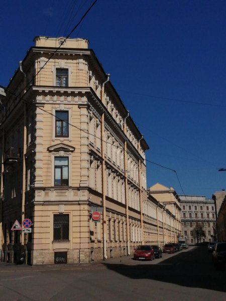 Набережная Макарова 10