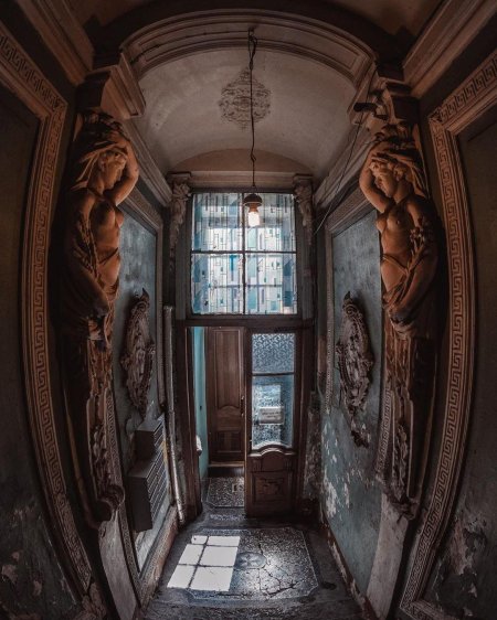 Доходный дом купца Елисеева на Ломоносова, 14.