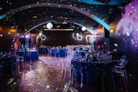 Украшение зала в стиле космос