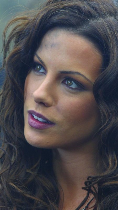 Кейт Бекинсейл Ван хельсинн