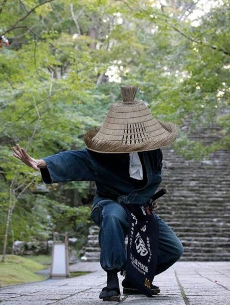 Японская шляпа амигаса