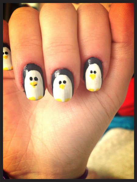 Дизайн ногтей с пингвинами