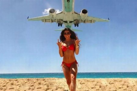 Пляж с самолетами