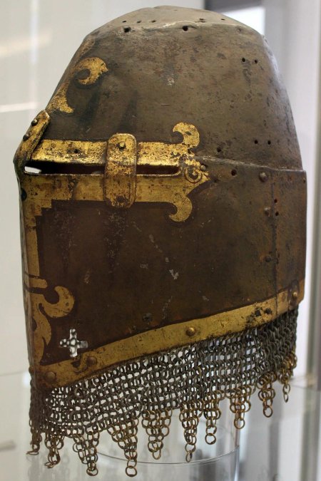 Топхельм 13 век