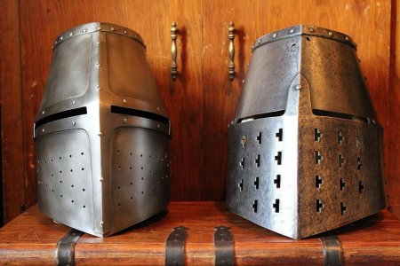 Шлем средневековый топхельм