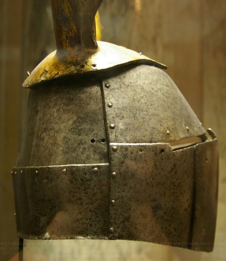 Топхельм 13 век