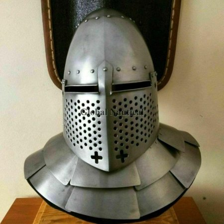 Шлем топхельм Тевтонского ордена