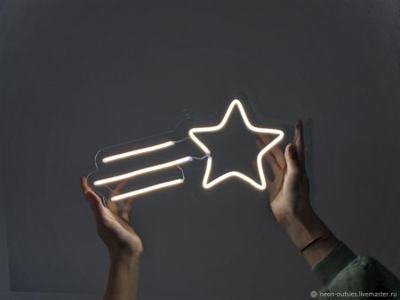 Неоновая вывеска "звезда"