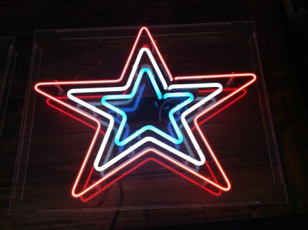 Неоновая звезда