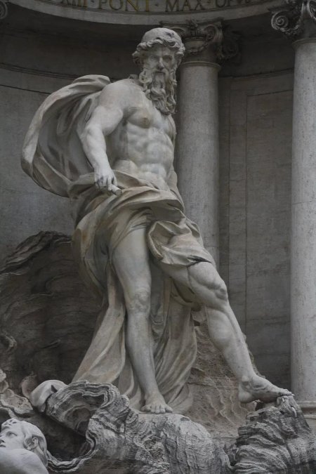 Титан Прометей статуя