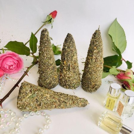 Бесфитильная свеча травяная