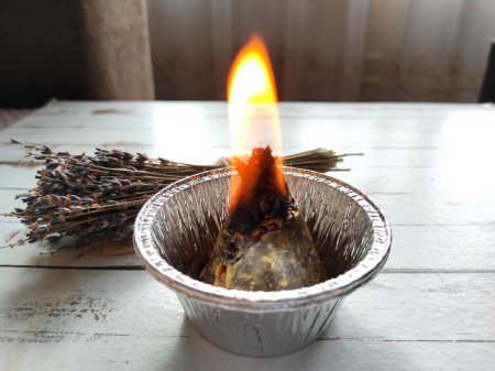 Бесфитильная свеча ВЕДЬМИНА